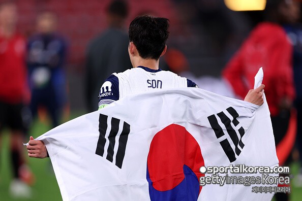 '아직 한 경기 남았다' 손흥민, 찬란했던 10년의 끝을 한국에서 마무리한다! 발롱도르 11위·푸스카스·UEL 우승…수많은 업적 달성 후 '뜨거운 이별'