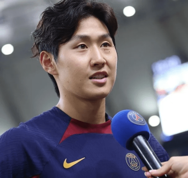 '청천벽력!' 이강인, 대표팀 일정 독 됐나 'PSG서 절호의 기회→부상 교체아웃'...'동료 고별식 참석은 고무적'