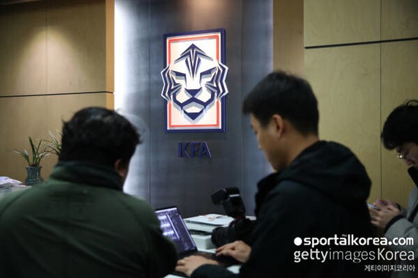 '계속되는 가짜 뉴스 폭탄' 대한축구협회, 칼 빼 들었다...악의적 제작 및 유포, 진실 왜곡, 명예 훼손 일삼는 활동에 강경 대응 예고