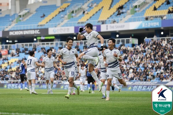 [K리그2 39R] '11G 무득점·15G 무승' 탈출 충북청주, 인천 잔칫날 고춧가루!…송창석 PK 결승골로 1-0 신승