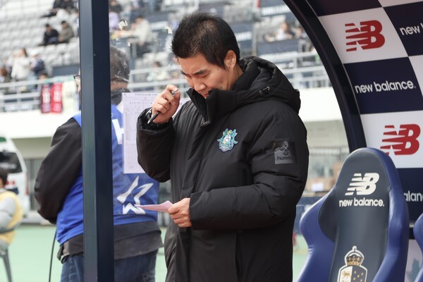 [현장목소리] '데뷔전 0-6 완패' 안산 최문식 감독 "호되게 매 맞은 기분"