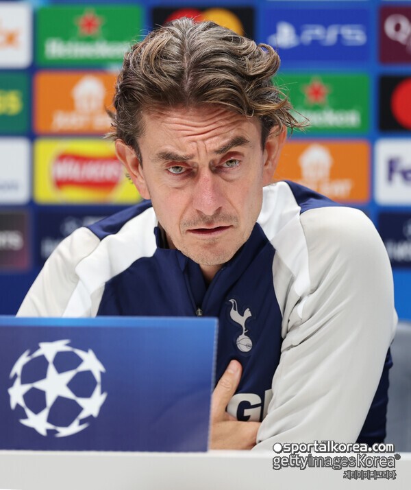 작심발언! "배짱도 없다, 선수단 감독 존중 안해"...손흥민 나간 뒤 토트넘, 프랑크 체제 위기감 고조 "라커룸 장악 못 하면 아무 소용 없어"