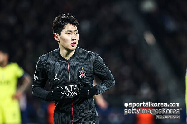 LEE례적 극찬! "이강인, 마치 메시 보는 듯"… PSG '韓 골든보이' 활약에 푹 빠졌다 "눈을 뗄 수 없는 플레이였어"