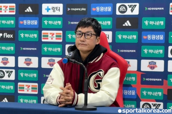 [현장목소리] 깜짝 고백! "아내에게 한 번도 못 해준 이야기 전하고 싶습니다"...'사랑꾼' 이정효 감독, "모난 성격, 코디, 피부까지 챙겨줘 감사해"