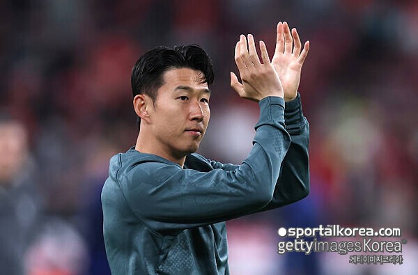 '캡틴 SON' 시절엔 져도 90도 인사→ 손흥민 떠나자 팬들 앞에서 호통·고함? 토트넘 기강 붕괴!?