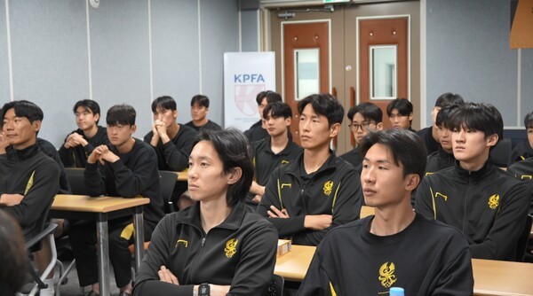 "모따 인종차별적 악플 피해 사건·충남아산FC 임금 체불 사태 등 설명"...광주FC 찾은 선수협, "말 아닌 절차로"