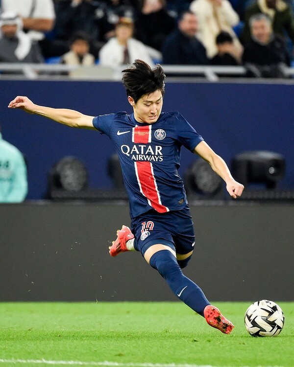 韓축구 대형 호재! 이강인, 압도적 1위로 '공식 선정'→PSG '이달의 골' 주인공 등극...경쟁 후보 득점에도 관여