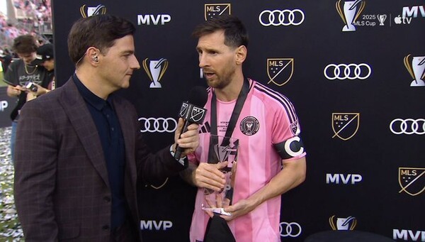 '메시, 굿바이!' 멀티 도움 앞세워 '마지막 경기서' 우승 트로피 번쩍→눈물의 작별 인사 "이렇게 끝맺어 정말 기뻐"