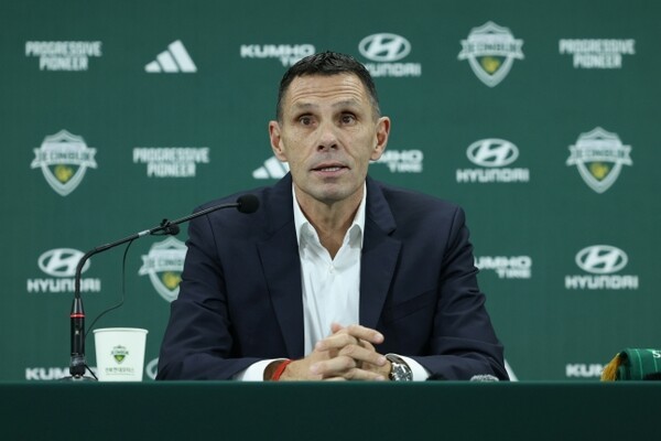 [오피셜] 韓 역대급 지도자 잃었다! 포옛 감독, 타노스 코치 사임 후 "심리적 위축과 부담 느껴"...'더블' 달성 명장 잃은 전북, "조속한 시일 내에 후임 선임"