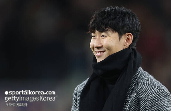 "왜 일본엔 이런 선수가 없나" 손흥민 '런던 한복판 벽화 박제+5만명 기립박수' 눈물의 복귀에 日 부러움·충격 폭발