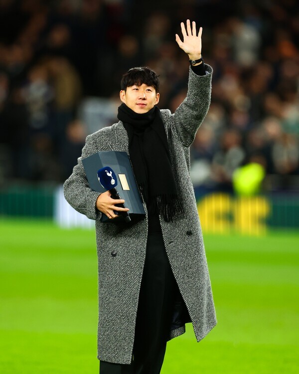 "보이콧" 손흥민 효과로 "1만5천석만 텅텅"…英 매체 일침! 프랑크 감독, 토트넘 정신 차려야..."최근 분위기 생각하면 오히려 선방"