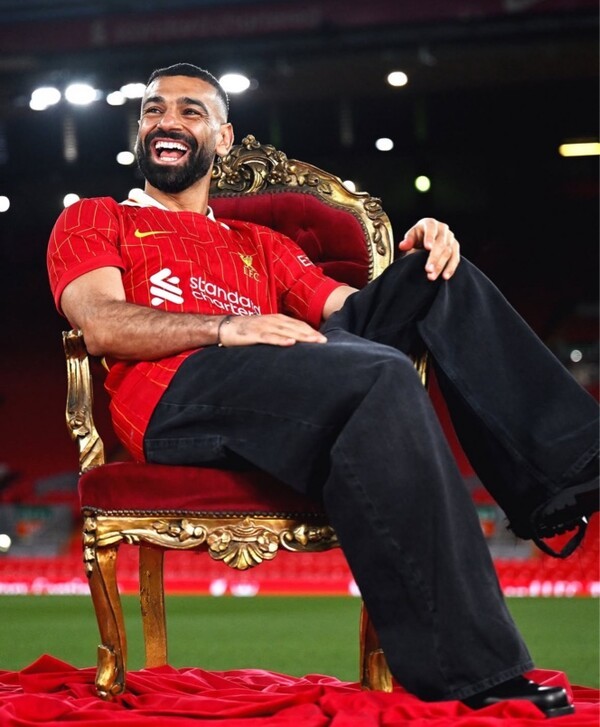 英 단독! '흥민아, 미국 왜 간 거야' 동갑내기 살라, 믿을 수 없는 제안 도착...사우디 구단으로부터 주급 49억 초대형 오퍼 받았다