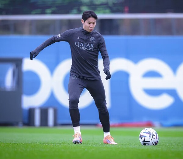 [오피셜] 이강인 또 못 뛴다! 4G 연속 결장, 허벅지 부상 여파→ "개별 맞춤 훈련 소화" 파리 더비 데뷔 무산