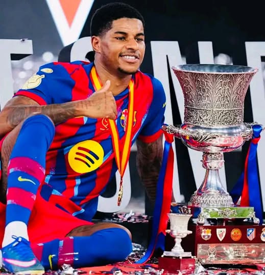 '탈맨유→우승'은 공식! 래시포드, 함박웃음! 바르사 유니폼 입고 트로피 번쩍..."첫 우승은 언제나 특별해"