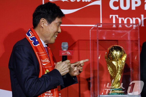 '韓 축구 선구자' 차범근의 솔직 고백  "솔직히 미운 감정이 든다"…월드컵 트로피 앞에서 꺼낸 70년의 한
