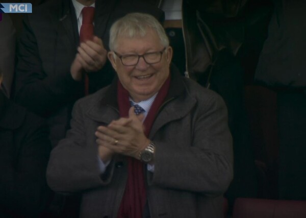 [PL 22R] 캐릭 정식감독 가나? 퍼거슨도 활짝 웃었다! 맨유, 홈에서 압도적 경기력 → 맨체스터 더비 2-0 압승!