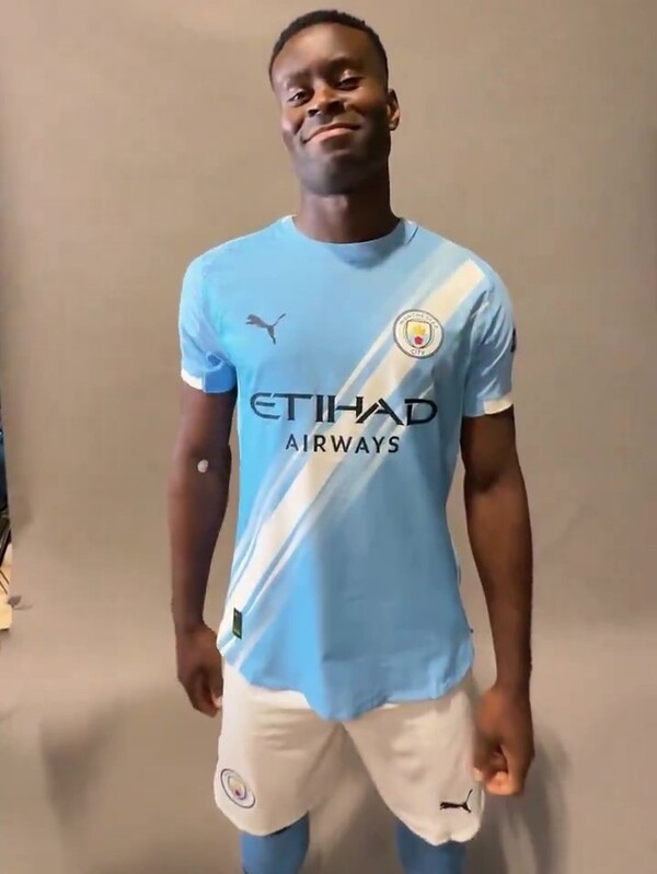 [오피셜] "팬들에게 증명할 것" 맨시티, 우승 도전 이어간다… 英 국대 CB 게히 영입 "등번호 15번+5년 반 계약"