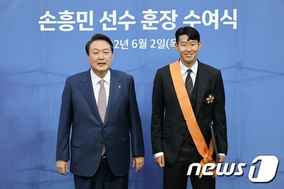 손흥민도 "국가유공자인가, 현충원 갈 수 있을까?"…FAKER 청룡장 수훈 후 쏟아진 질문, 국가보훈부가 밝힌 기준 "자격은 갖췄어"