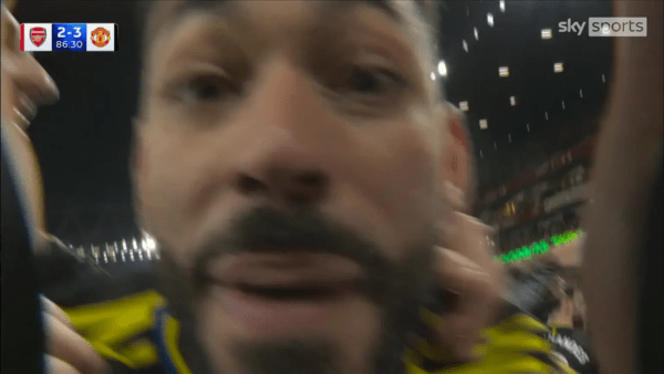 "XX제일 크다" 맨유, '발칵 징계!' 아스널 꺾은 '결승골 주역' 쿠냐, 생중계 도중 욕설로 '출전정지 위기'...과거 루니도 징계 전례