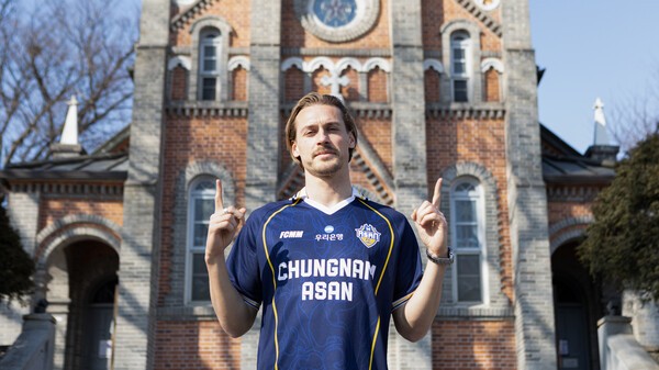 [오피셜] '191cm 괴물 센터백' 한국에 떴다!→유럽 무대 우승 2회 주역, 충남아산 입성..."승격할 수 있도록 보탬"