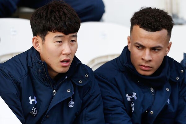 흥민이형 울겠다! 이러니 백수지…'DESK 막내' 알리, 충격 방출→도박 중독 논란 "며칠 만에 3억 손실", '호구형' 취급에 조롱까지