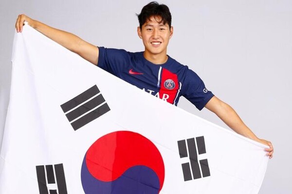 韓 축구 초대형 경사! '밑바닥 대우' 이강인, 드디어 가치 인정…"PSG, LEE와 연장계약 협상 진행 중"