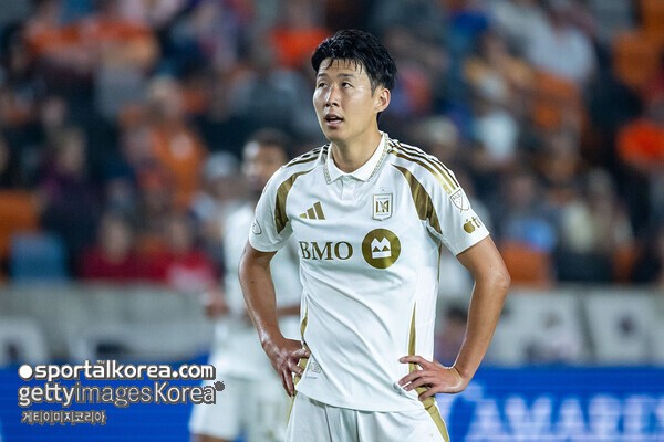 "손흥민 영향력 거의 없어" LAFC 1-1 무승부에 민심 폭발 '28슈팅, 1득점 대참사'...도스 산토스 감독 전술 비판 "SON, 전임 감독 아래에선 좋았어"