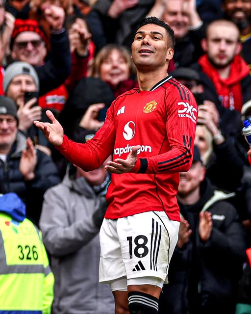 "한 시즌 더! 카세미루"...HERE WE GO 확인, 카세미루 맹활약에 맨유 팬들 잔류 요청…하지만 이별은 이미 확정, 단 "앞으로 상황 지켜봐야"