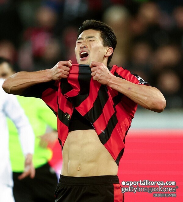 '영웅→역적 추락!' 韓국가대표 공격수 조규성, 어쩌나…결승골 주인공서, 승부차기 골대 강타 '탈락 직행 주역', 팬들은 "최악이다" 맹비난