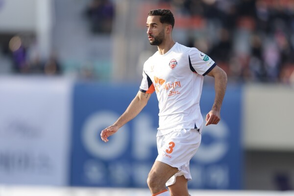 '에펠탑 수비' 세레스틴 시즌 첫 승의 랜드마크로...제주SK, 강원FC 원정서 승점 3점 정조준