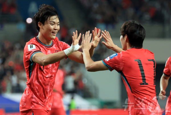 韓국민 구단 탄생! "공식 접촉 나선다" 대한민국 국가대표 듀오 완성 박차...오현규 효과 본 베식타스, 배준호까지 영입 추진 "이적료 87억 규모"