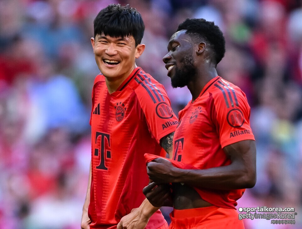 "적절한 제안, 협상 가능" '굿바이 김민재'...맨체스터 유나이티드, B. 뮌헨 월드클래스 DF 영입 나선다..."알폰소, 원하는 프로필에 완벽 부합"