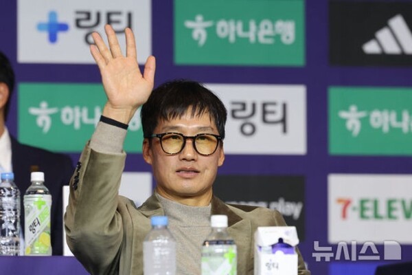 "다음 월드컵 사령탑은 이정효 감독에게 맡겨야"...김영광의 소신 발언, "일본 빠르게 쫓아갈 수 있는 길, 분명히 제안은 있을 것"