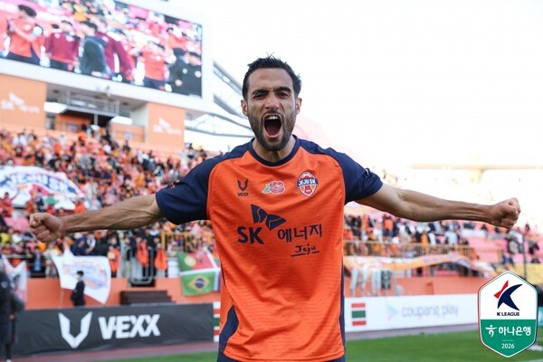 '연고지 더비'서 K리그1 데뷔골 작렬 세레스틴 "동료들과 부천전의 중요성에 대해 많은 이야기를 나눴다"