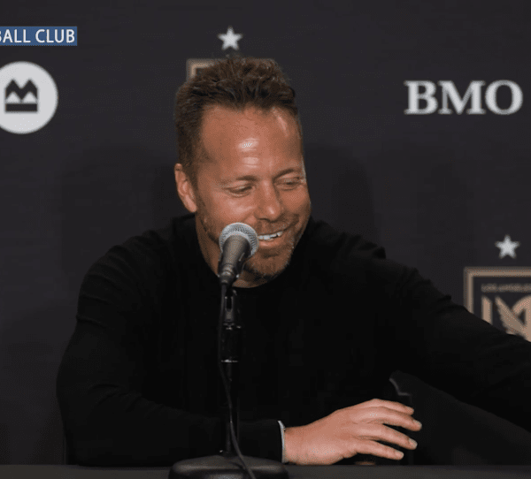 "쏘니 질문으로 돈 벌었다면 난 이미 갑부"…도스 산토스 감독, '손흥민 4도움 대폭발'에 웃음 찾았다! 기자회견 도중 농담까지! "오늘 경기 모습 별로 놀랍지 않아"