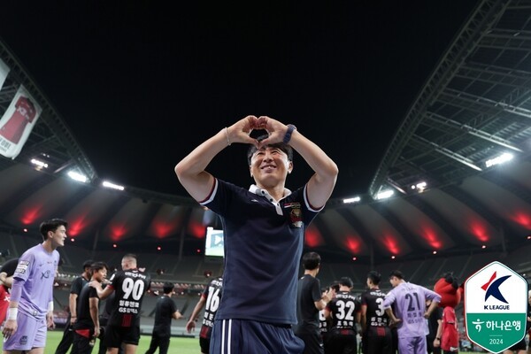 [오피셜] 김기동 전성시대 열렸다! FC서울 역사상 최초 개막 4연승 질주...이달의 감독상 수상, '개인 통산 다섯 번째 쾌거'