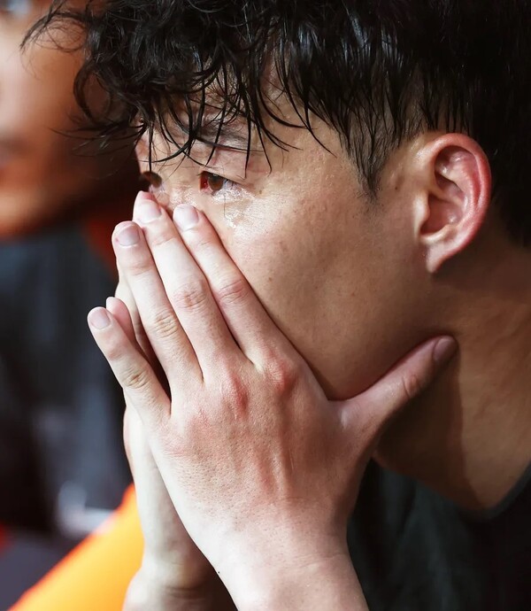 손흥민 울겠다! 이런 선수가 후임이라니 '논란→퇴장→부진…믿기 힘든 추락' 토트넘, 결국 내친다→PL서 검증된 CB 정조준 "신뢰할 만한 선수 필요"