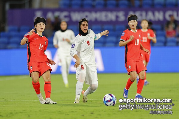 "소름 끼치는 보복"...'韓전서 침묵→전시 반역자 낙인' 이란 女 대표팀 주장, 정부로부터 자산 압류당했다 뒤늦게 해제