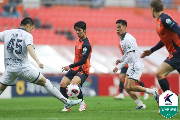 [현장목소리] 미래 고참들 상대로 '환상 FK 골' 오재혁의 미소, "김천 친구들이 두고 보자 하더라"
