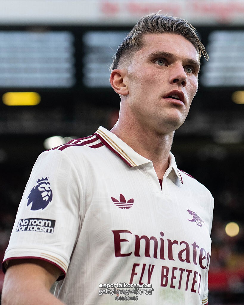 "난 홀란·케인·레비와 같다" 큰소리쳤는데...1263억 아스널 FW, 또또 굴욕 "PL 선수들 최저 수치 기록"