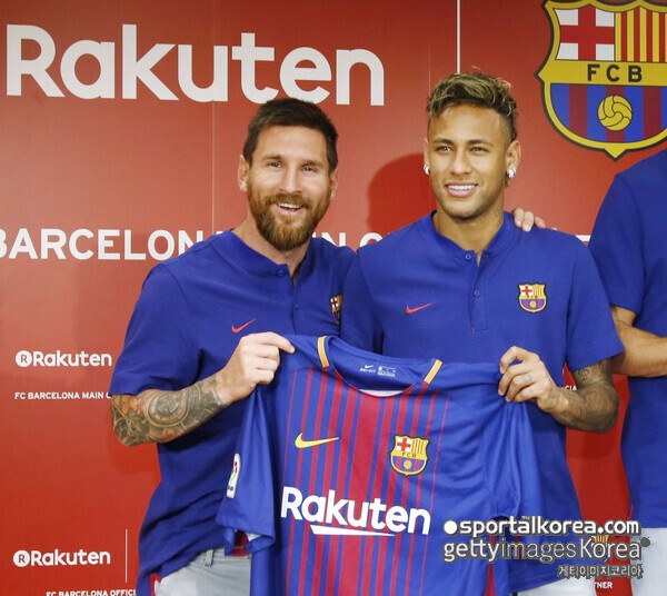 깜짝 폭로! "메시·네이마르, 복귀 추진했다" 바르셀로나 '전설의 라인업' 재가동 노렸는데...사비, "구단 경제 상황, 회장 반대로 좌초"