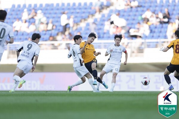[K리그1 13R] 광주FC, 강원FC와 홈 경기 0-0 무승부… 8연패 마감