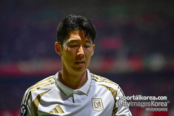 "대가 치르는 중" LAFC 감독 한탄...손흥민, '체력 갉아먹는' 빡빡 일정 악재 딛고, 마침내 리그 첫 골 신고할까→공격수로 선발 출전