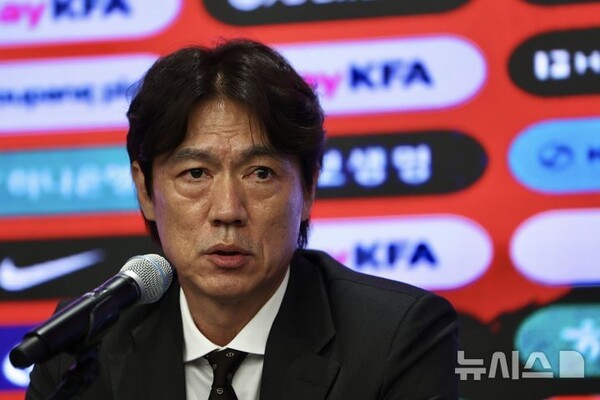 [현장목소리] "일단 목표는 32강" 두 번째 월드컵 임하는 홍명보 감독의 출사표 "감독으로서 마지막까지 팀 지킬 것"
