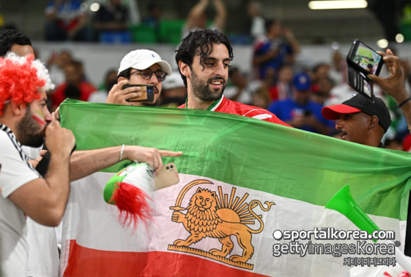"대규모 소요 사태 촉발할 수도"...월드컵서 '이 국기' 금지령 내린 FIFA, 대체 뭐길래?→現 이란 반정부 상징 떠올랐기 때문