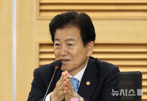 '충격!' 北 태극기 삭제+엠블럼 모자이크까지 했는데...정동영, "남북을 응원하는 국민들 간절한 마음 느껴, 내고향팀 꼭 우승했으면"