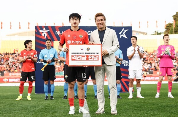 강원FC, 4월의 공헌상 '월드컵 국가대표' 이기혁, '언성 히어로' 이진혁 프로 선정