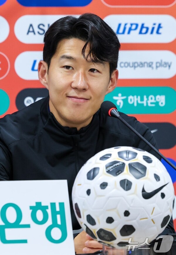 이례적 발언! 손흥민, "홍명보 감독님께서 그랬듯 멋진 여정 만들고 파"...2002 월드컵 보며 꿈 키운 SON, "한국을 대표할 수 있어 영광스러워"