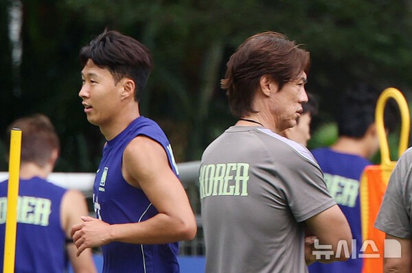 [현장 이슈] 홍명보호, '철저한 외부 차단' 오직 멕시코전 준비에 집중...90분 비공개 훈련, '사상 첫 조별리그 2연승 정조준'
