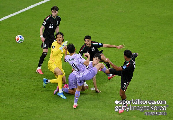 홍명보호 치명적 미스! 김승규 캐칭 실수→로모에게 선제 실점…멕시코에 0-1 끌려간다